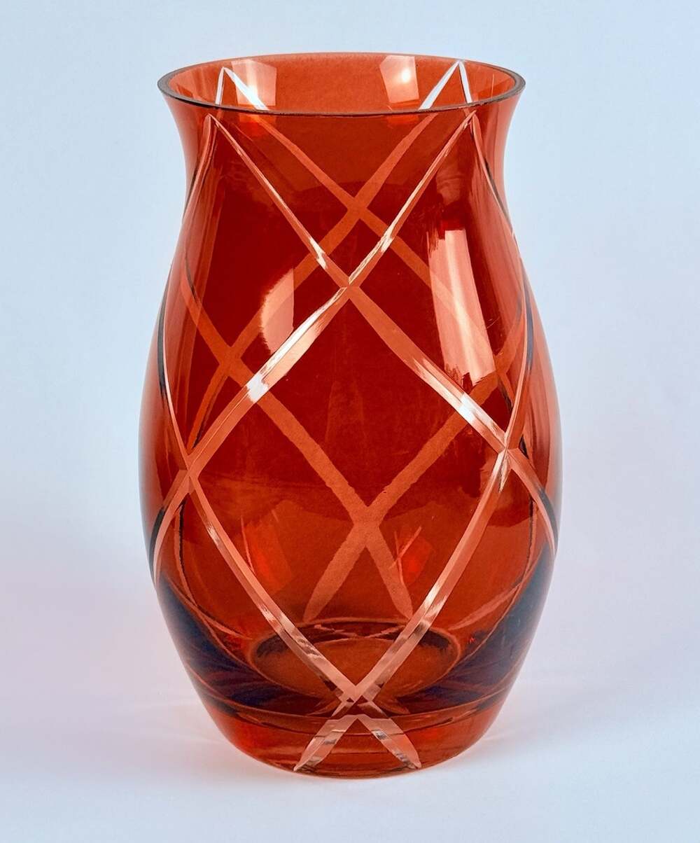 Red Cut To Clear Glass Vase 7” Diamond Lattice Pattern Modern Flash Decor